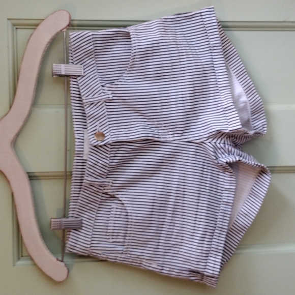 Women's H&M size 4 conductor shorts - pine striped - Picture 1 of 4